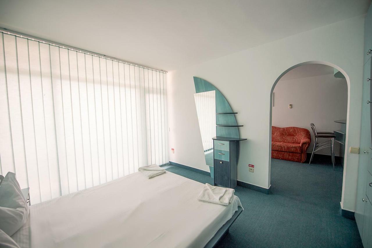 Cristal Hotel 2*